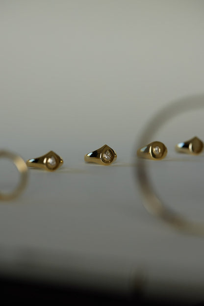 Pear Diamond Signet Ring | Yellow Gold