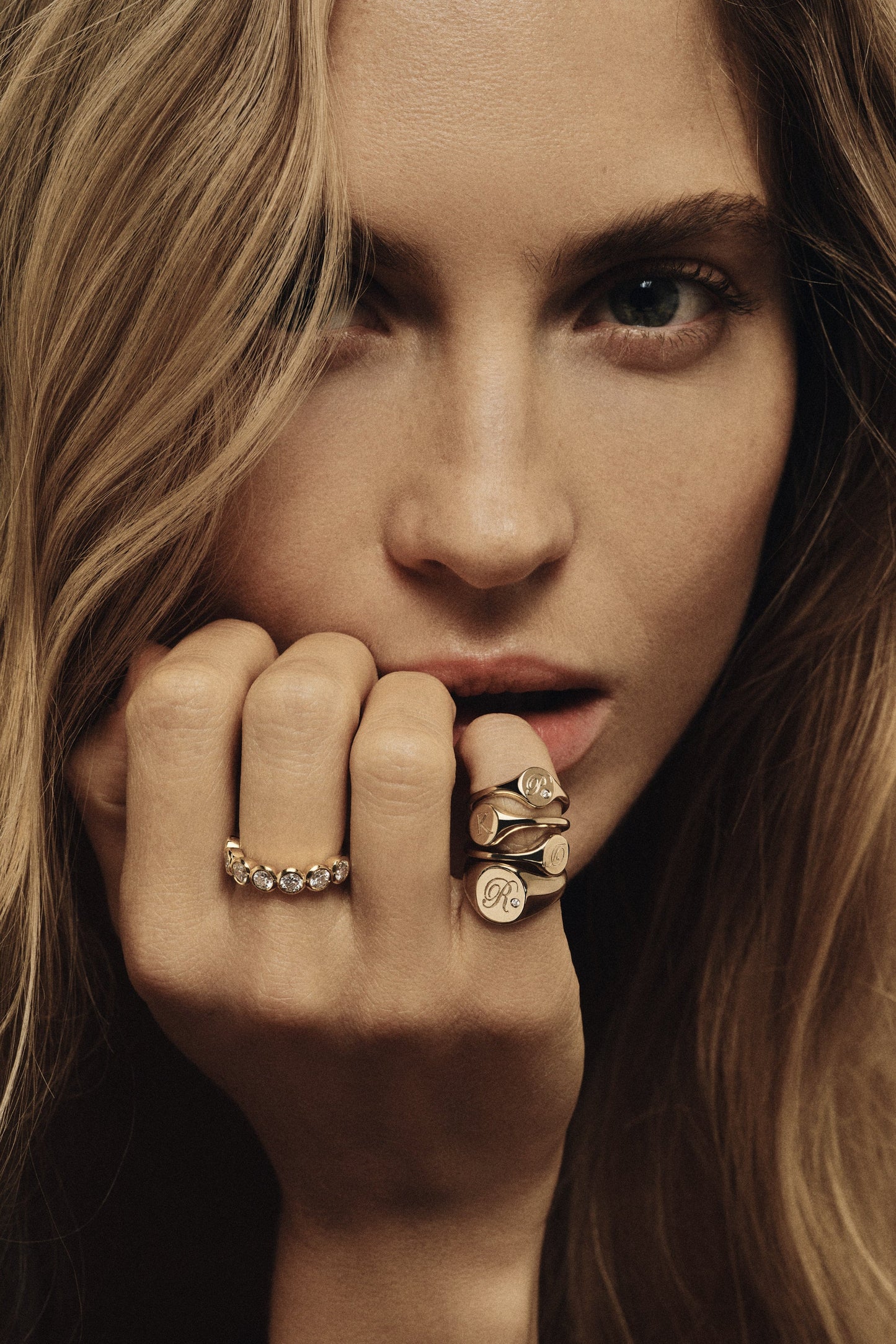 Mini Oval Signet Ring | White Gold