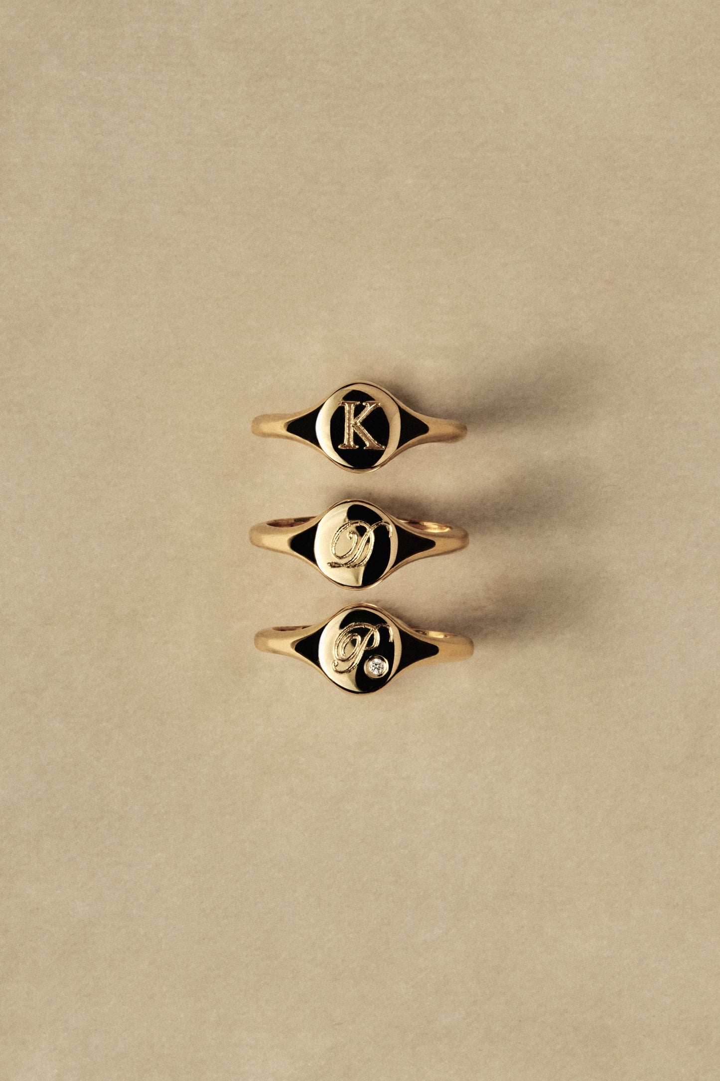 Mini Oval Signet Ring | Yellow Gold