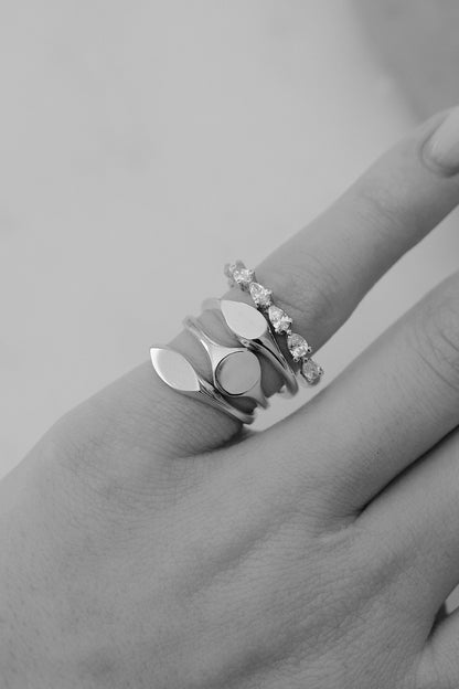 Mini Pear Signet Ring | White Gold