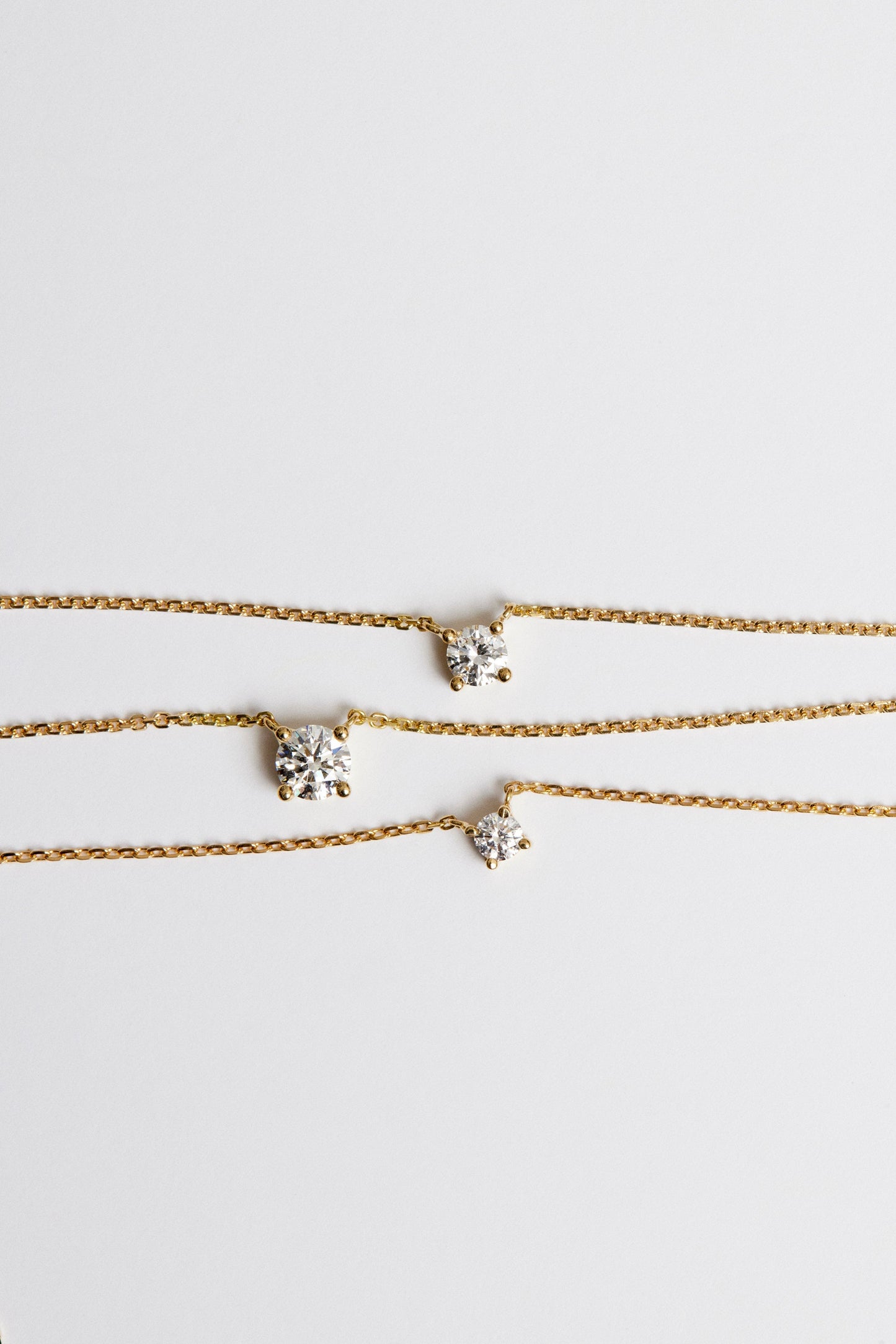 Round Diamond Necklace | 18K Gold