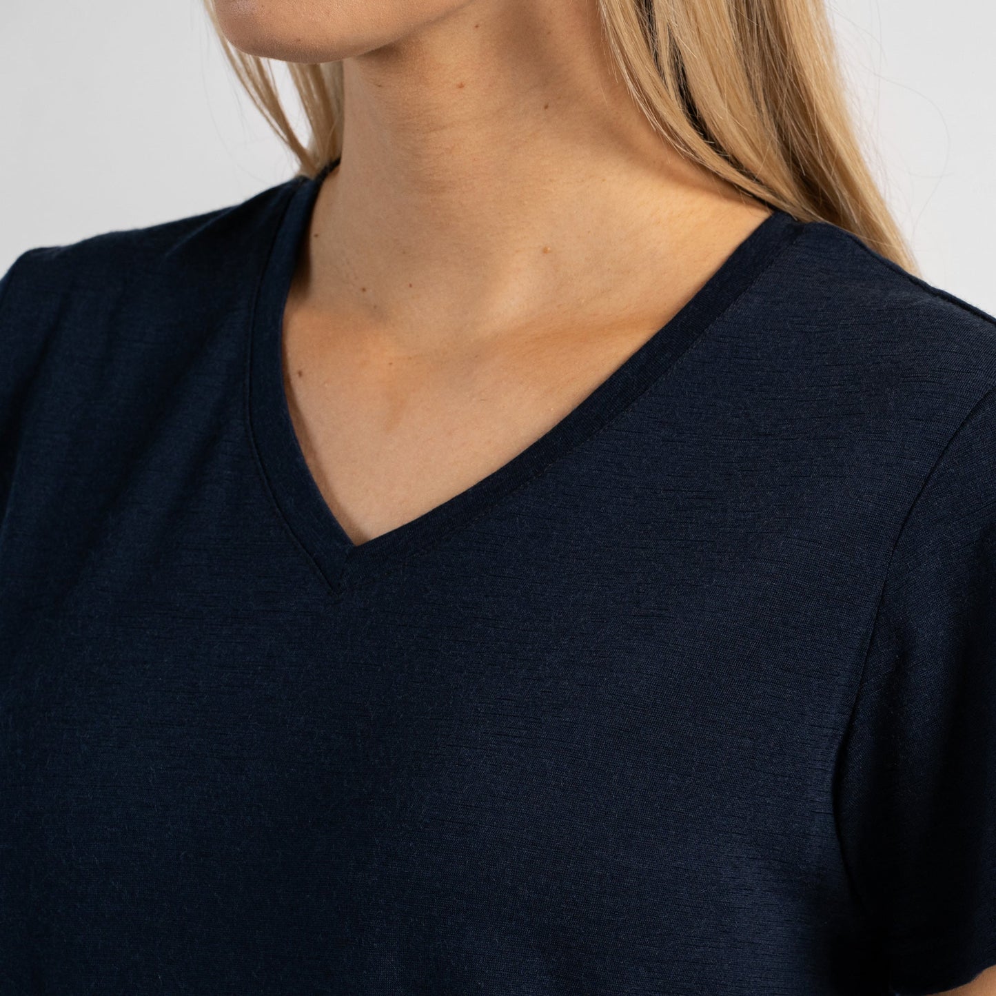 Women's Merino Regular Fit V-Neck Tee