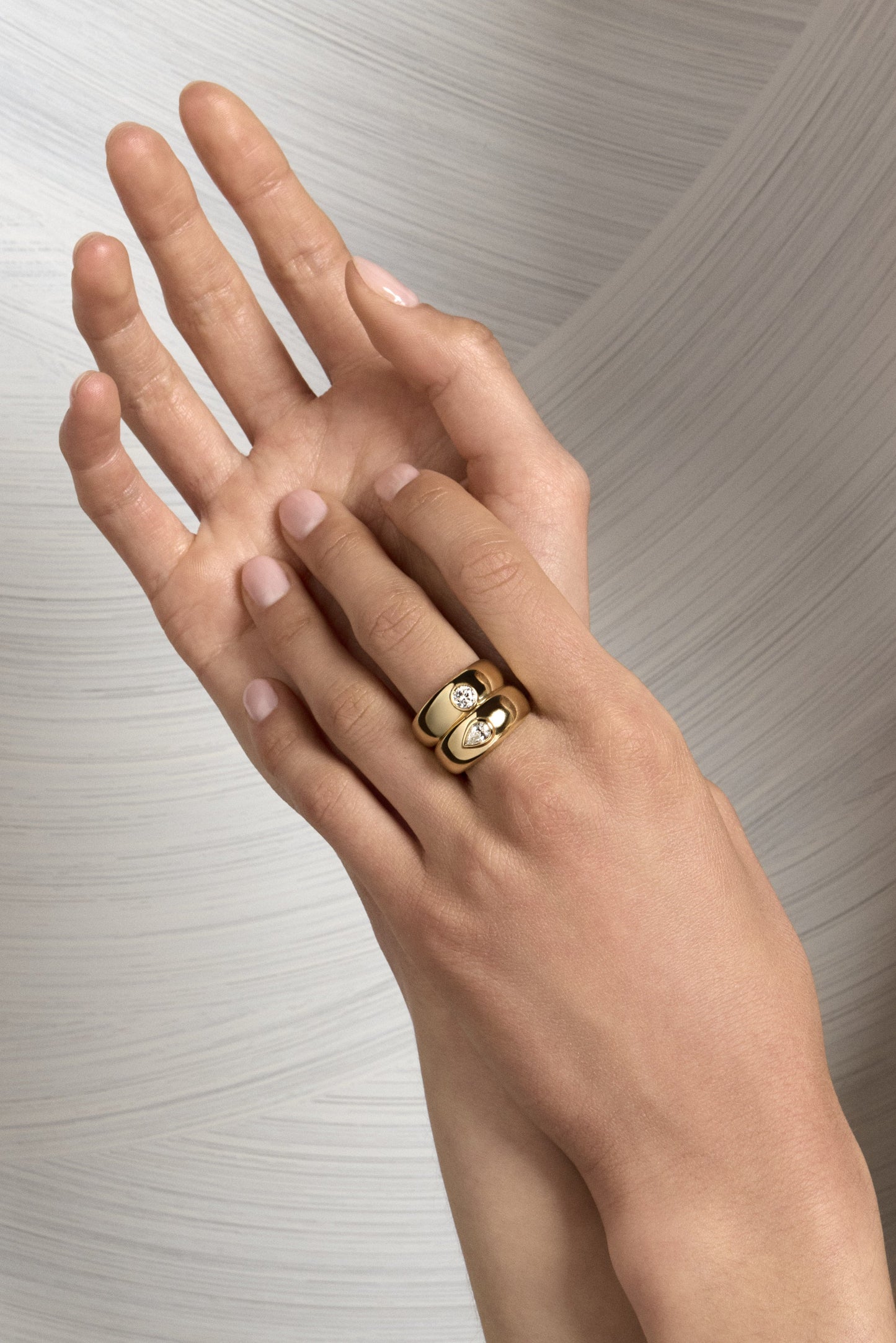 Pear Diamond Bezel Blob Ring | 18K White Gold